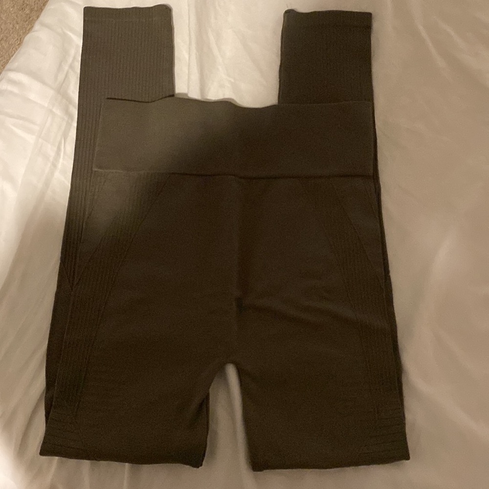 Matching workout set - Picture 3 of 5